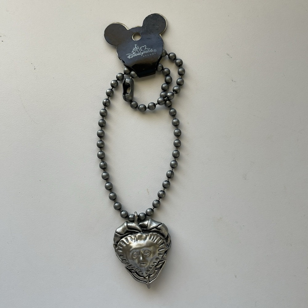 Vintage Disney Pirates of the Caribbean Necklace Tia Dalma Calypso Witch 17.5"